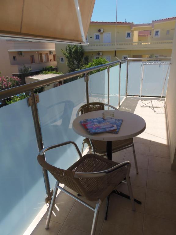 Angelica Studios And Apartments Agia Marina Oda fotoğraf