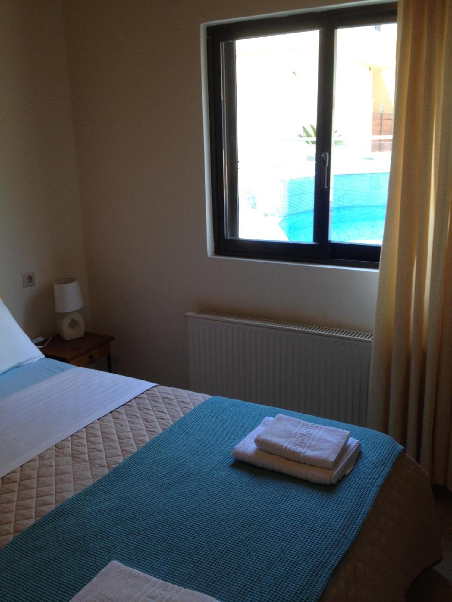 Angelica Studios And Apartments Agia Marina Oda fotoğraf